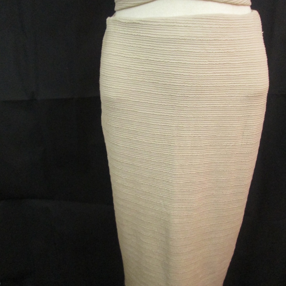 Women's Skirt - Picture 2 of 3